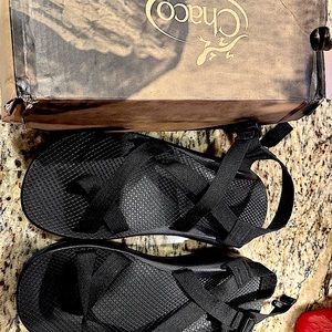 Brand new size 11 men’s Z2 Classic Chaco in black never worn new in box